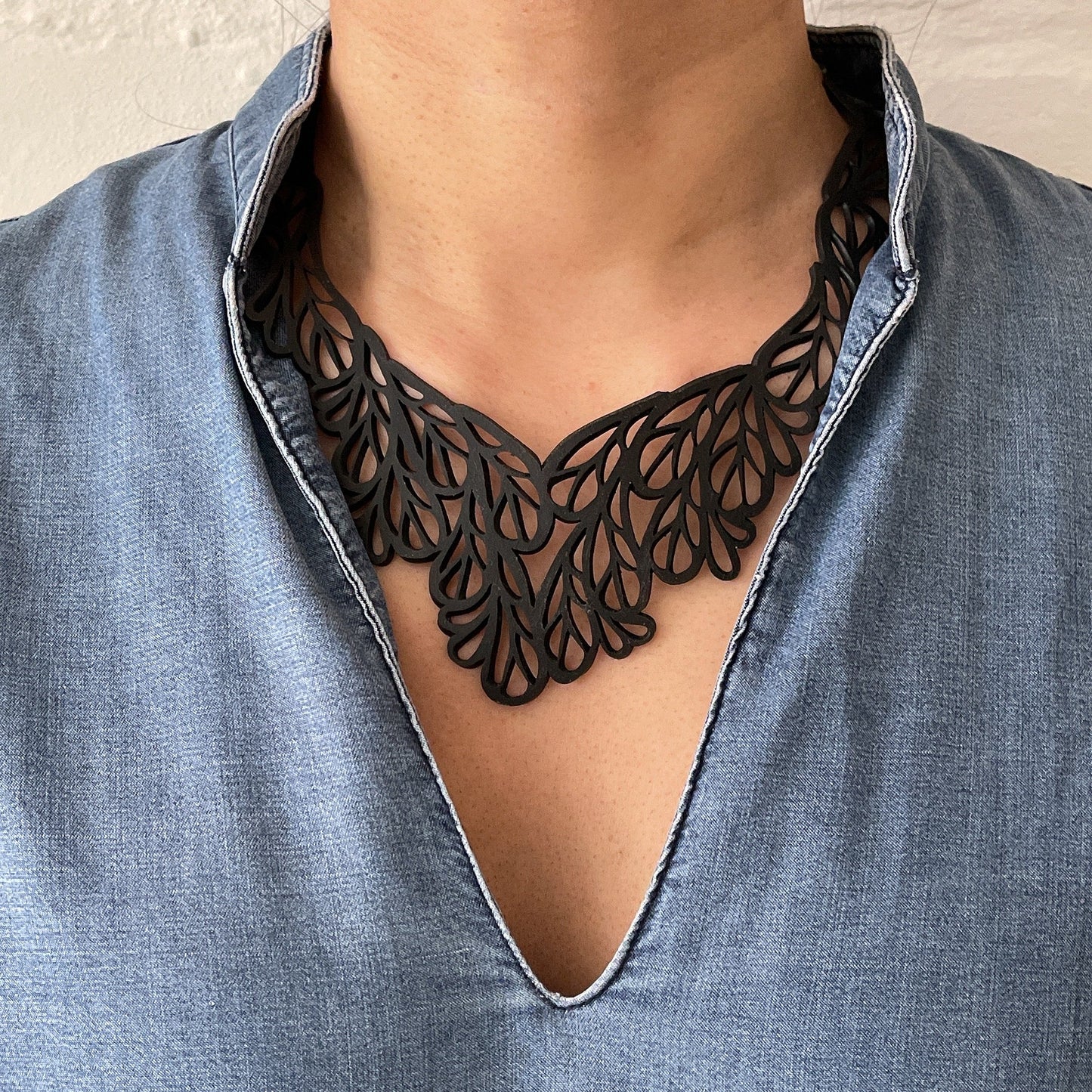Fountain Rubber Necklace-3
