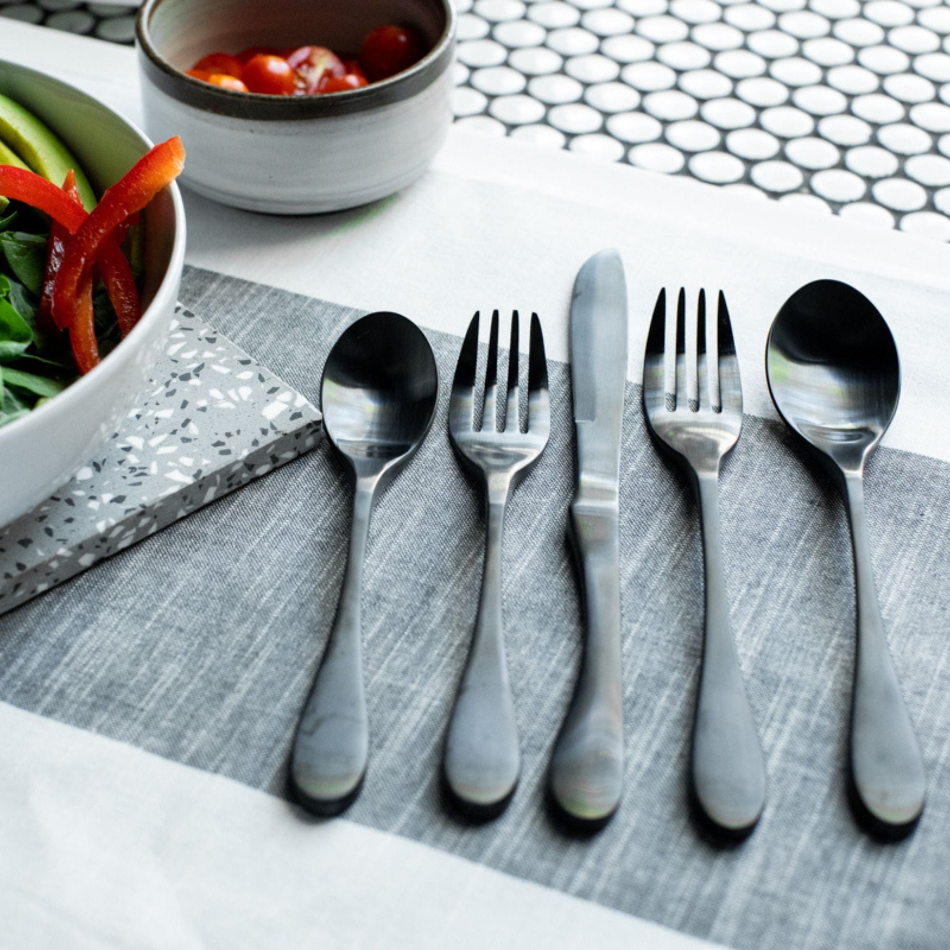 KNORK Coated 5-Piece Place Set, Matte Black-2